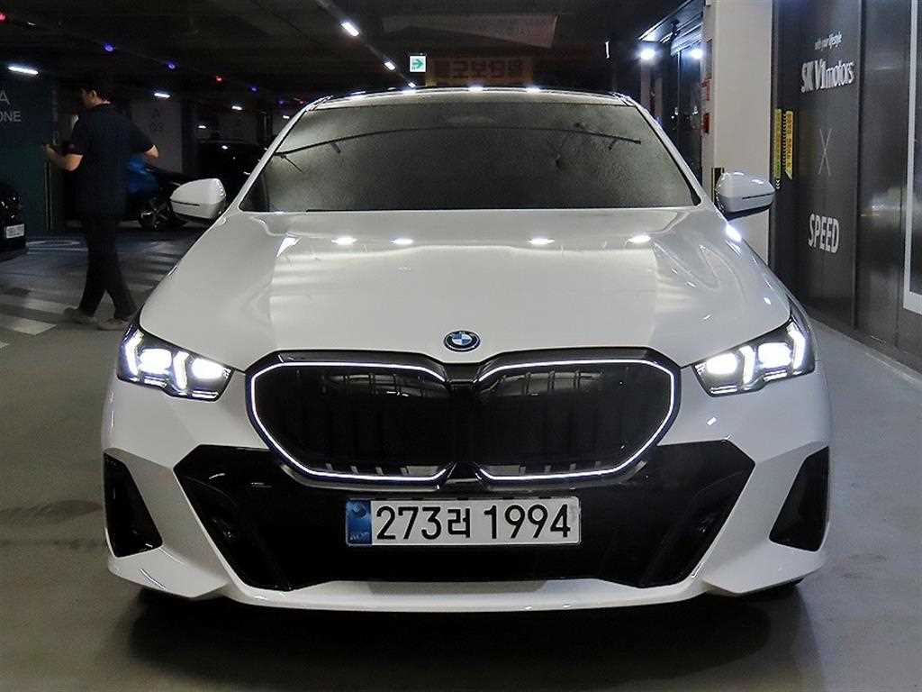 BMW 5시리즈 550e xDrive M 스포츠 프로 사진 2/20
