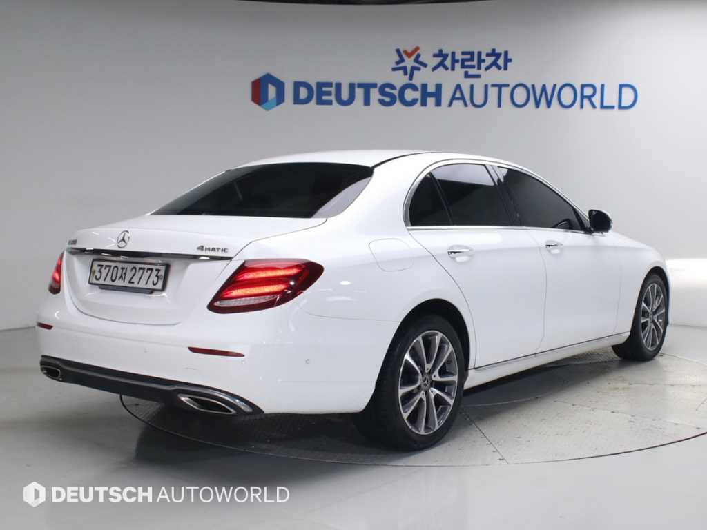 벤츠 E 클래스 E300 4MATIC 아방가르드 사진 2/20