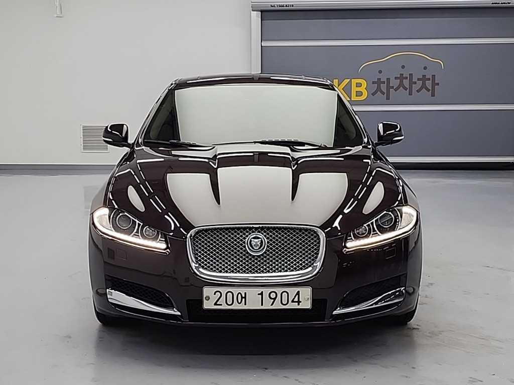 재규어 XF 3.0 D 프리미엄 사진 2/18