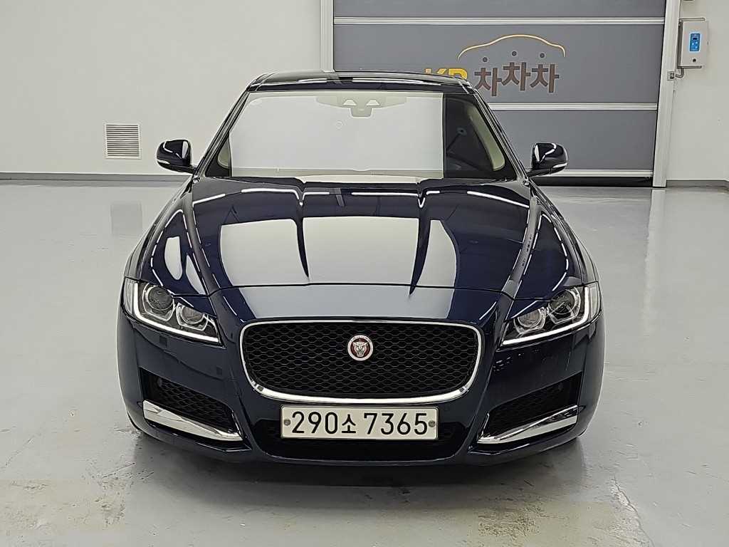 재규어 XF 2.0D 프레스티지 AWD 사진 2/19