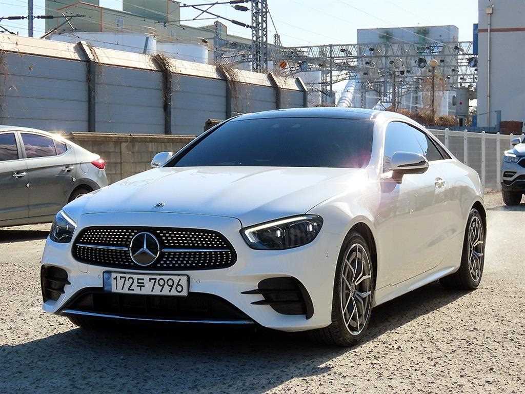 벤츠 E 클래스 E300d 4MATIC 쿠페 사진 2/20