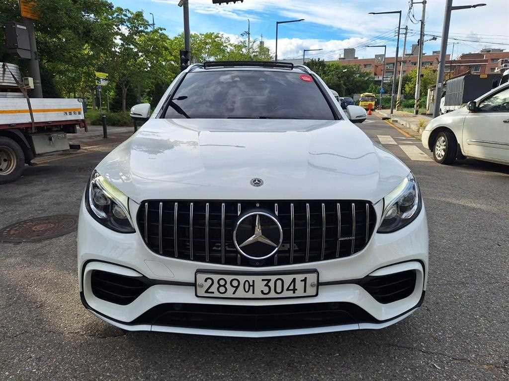 벤츠 GLC 클래스 AMG GLC 63 4MATIC+ 사진 2/17
