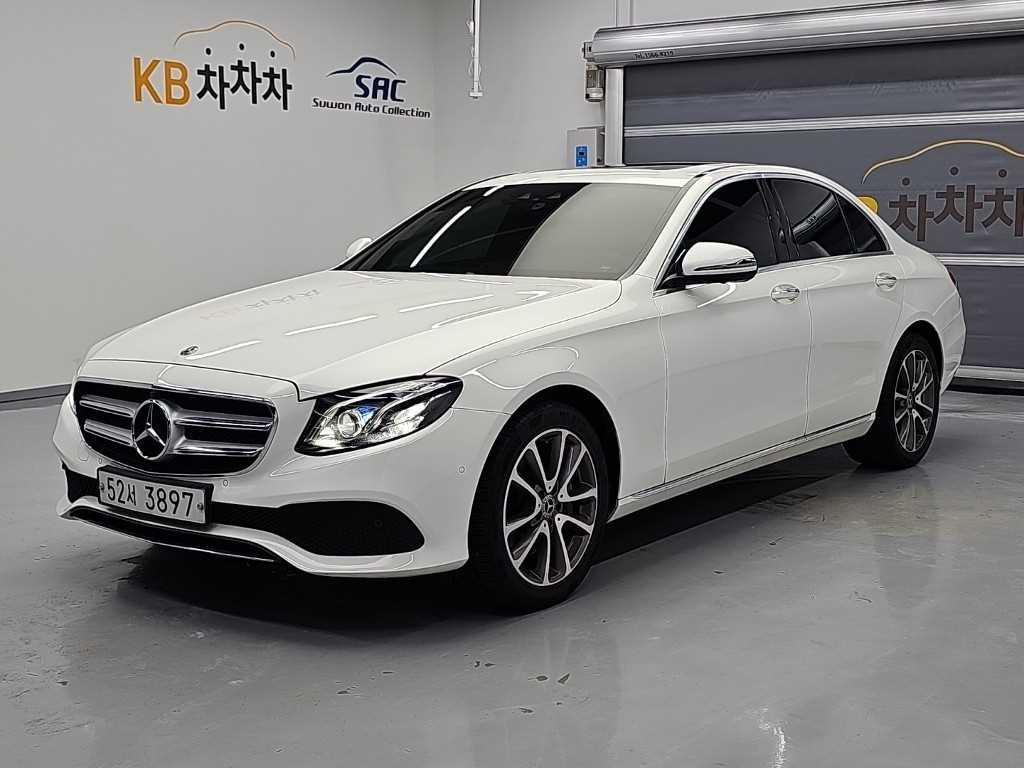 벤츠 E 클래스 E300 4MATIC 아방가르드 사진