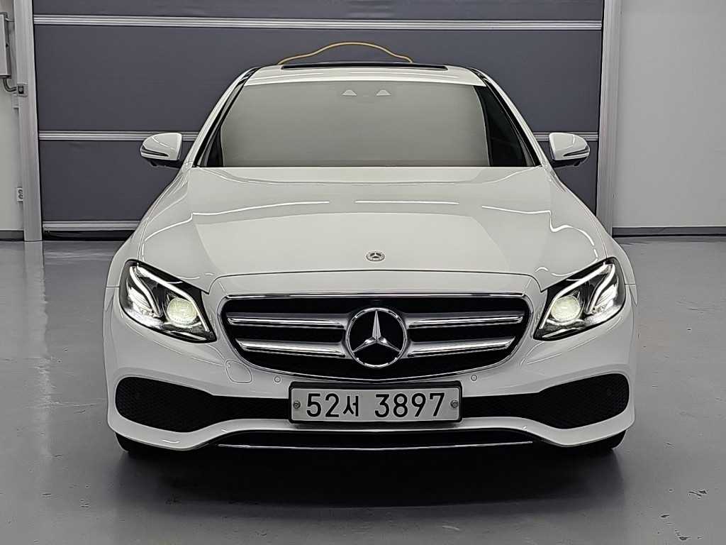 벤츠 E 클래스 E300 4MATIC 아방가르드 사진 2/18