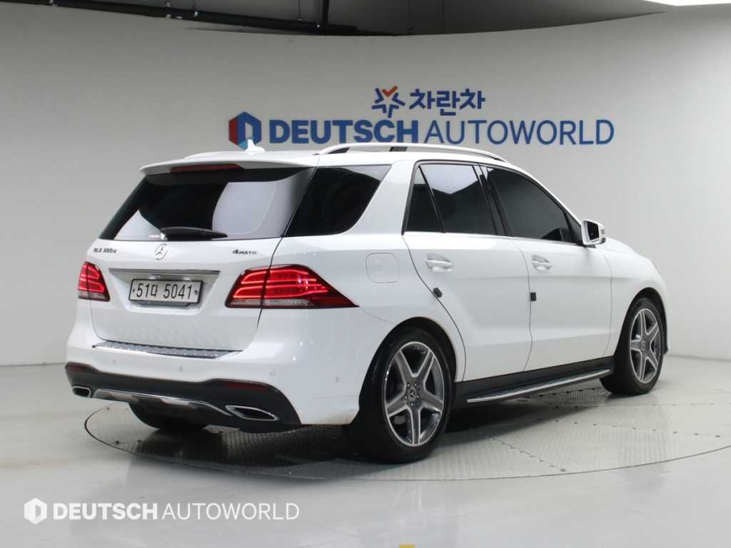 벤츠 GLE 클래스 GLE 350 d 4MATIC 사진 2/20