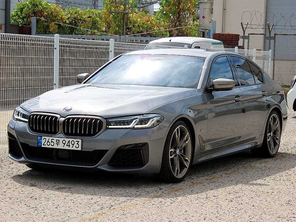 BMW 5시리즈 M550i xDrive 사진
