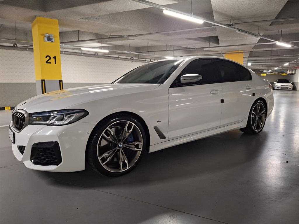 BMW 5시리즈 M550i xDrive 사진 2/16
