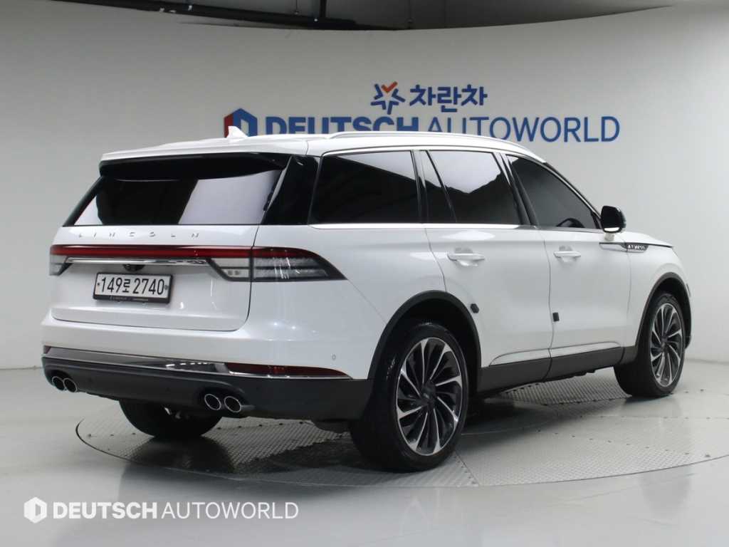 링컨 에비에이터 3.0 리저브 AWD 사진 2/20