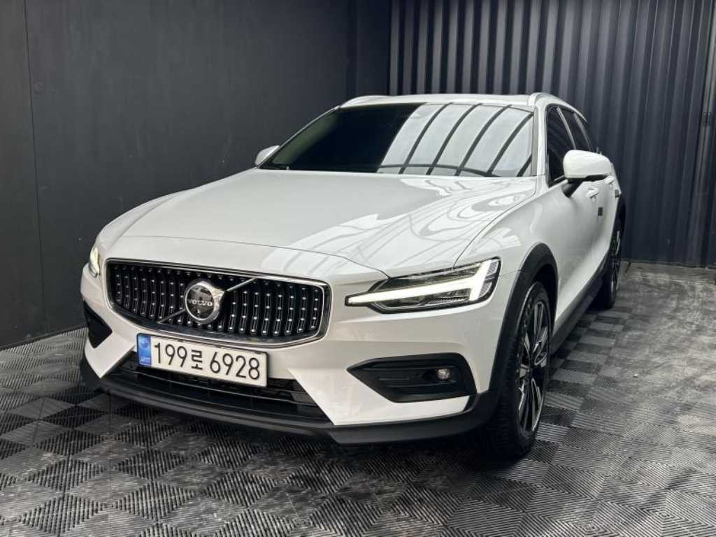 볼보 V60 2.0 B5 얼티메이트 AWD 사진 2/19