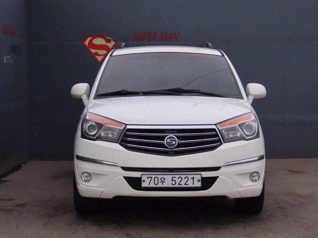 KGM 코란도 4WD GT 11인승 사진 2/20