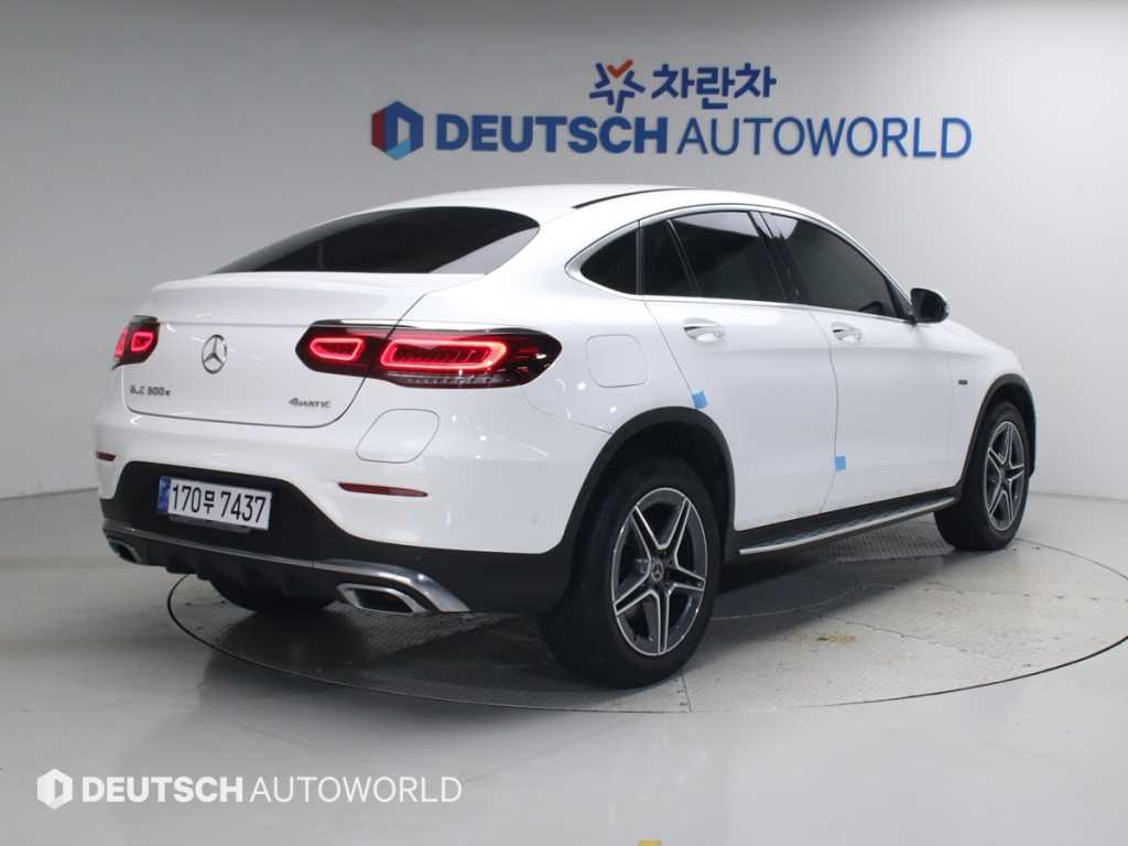 벤츠 GLC 클래스 GLC 300 e 4MATIC 쿠페 사진 2/20