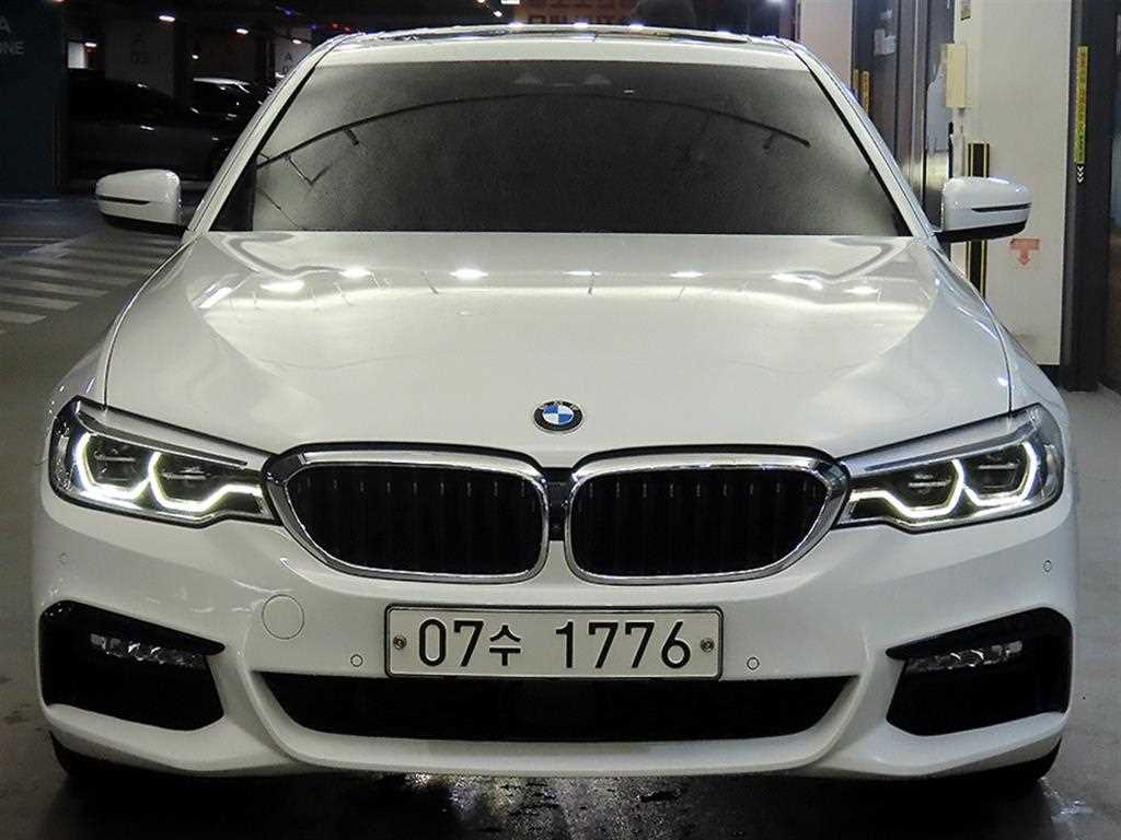 BMW 5시리즈 530i M 스포츠 플러스 사진 2/20