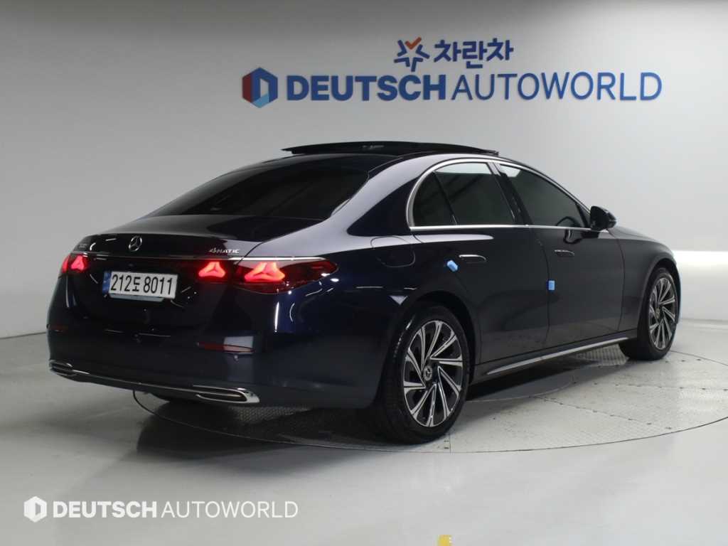 벤츠 E 클래스 E300 4MATIC 익스클루시브 사진 2/20