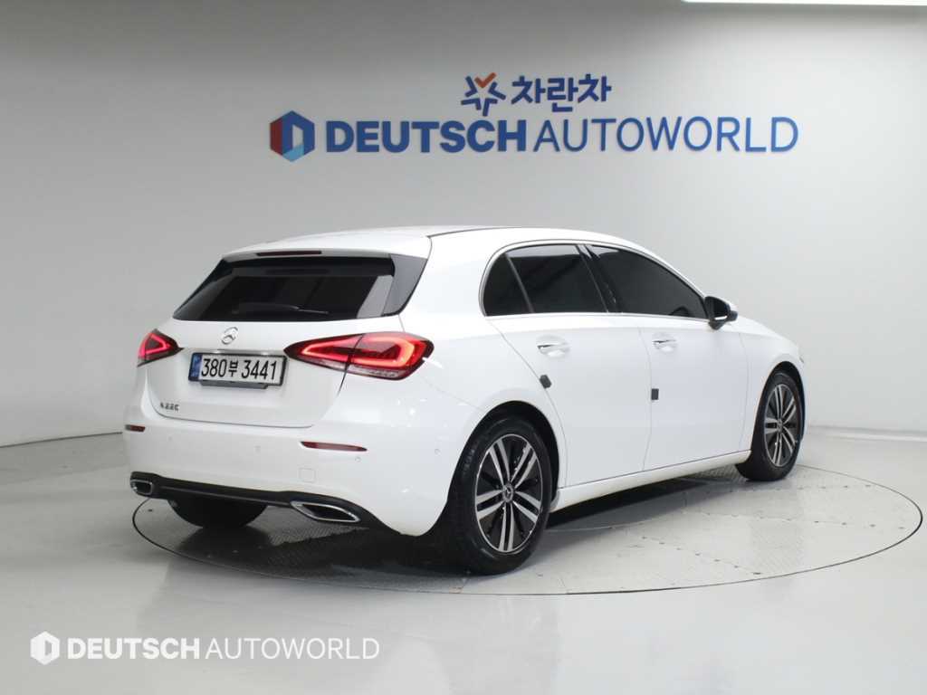 벤츠 A 클래스 A220 해치백 사진 2/20