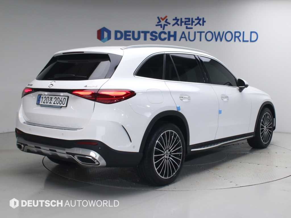 벤츠 GLC 클래스 GLC300 4MATIC AMG 라인 사진 2/20