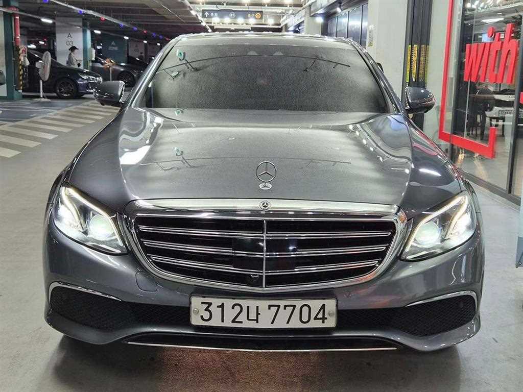 벤츠 E 클래스 E300e 4MATIC 익스클루시브 사진 2/20