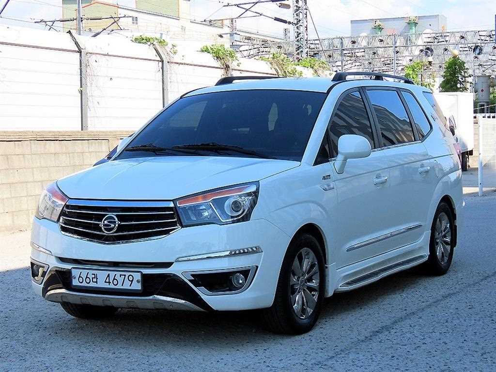KGM 코란도 4WD RX 9인승 사진 2/20
