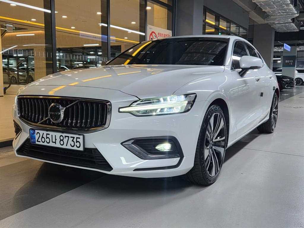 S60(3세대) B5 울트라 브라이트 2025년식