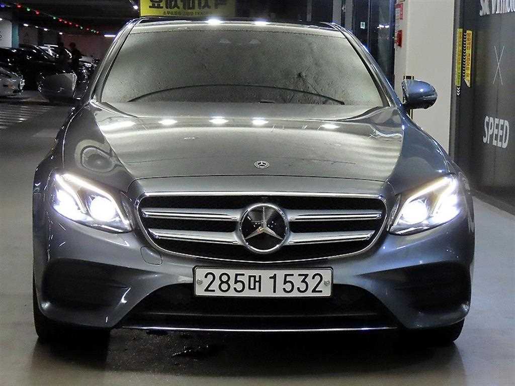 벤츠 E 클래스 E350 4MATIC AMG LINE 사진 2/20