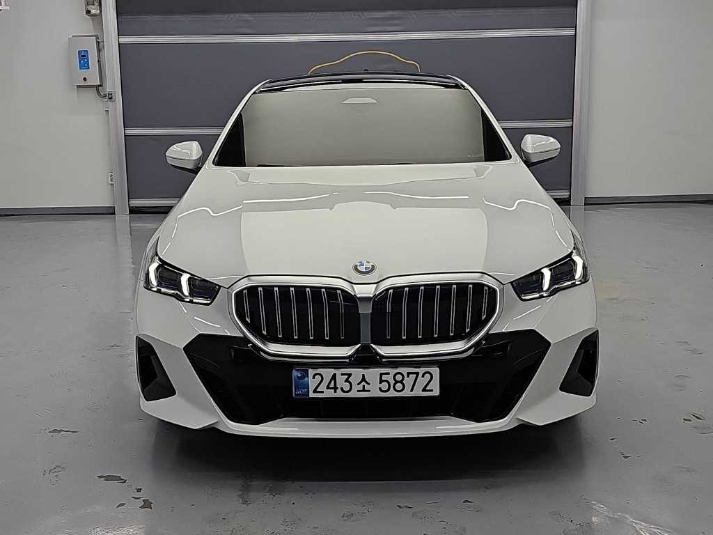 BMW 5시리즈 520i M 스포츠 사진 2/19