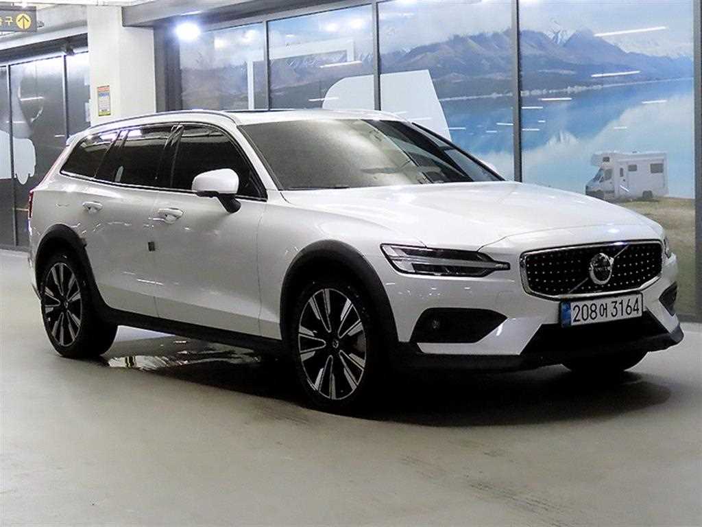 V60 크로스 컨트리 2세대 2.0 B5 AWD 2024년식