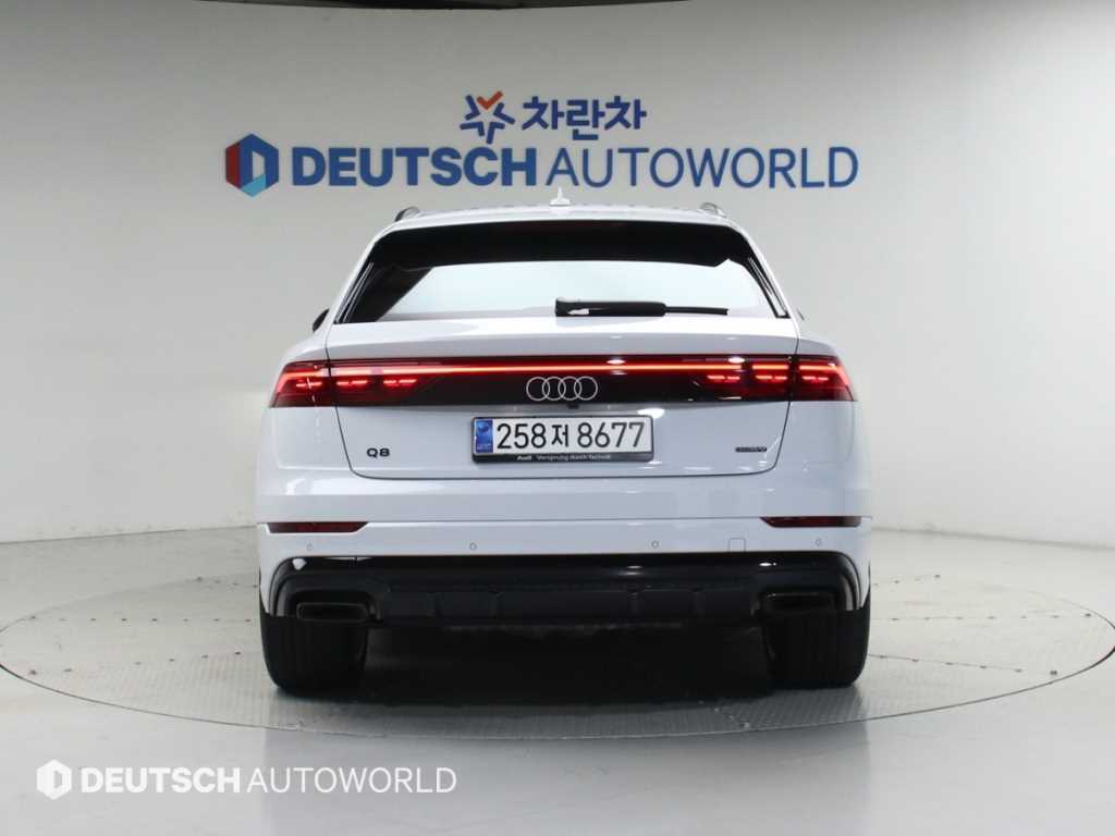 아우디 Q8 55 TFSI 콰트로 프리미엄 사진 2/20