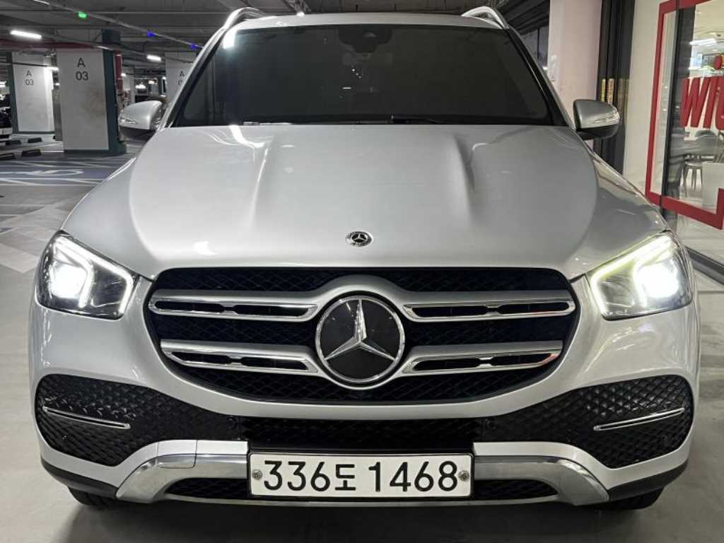 벤츠 GLE 클래스 GLE 300d 4MATIC 사진 2/19