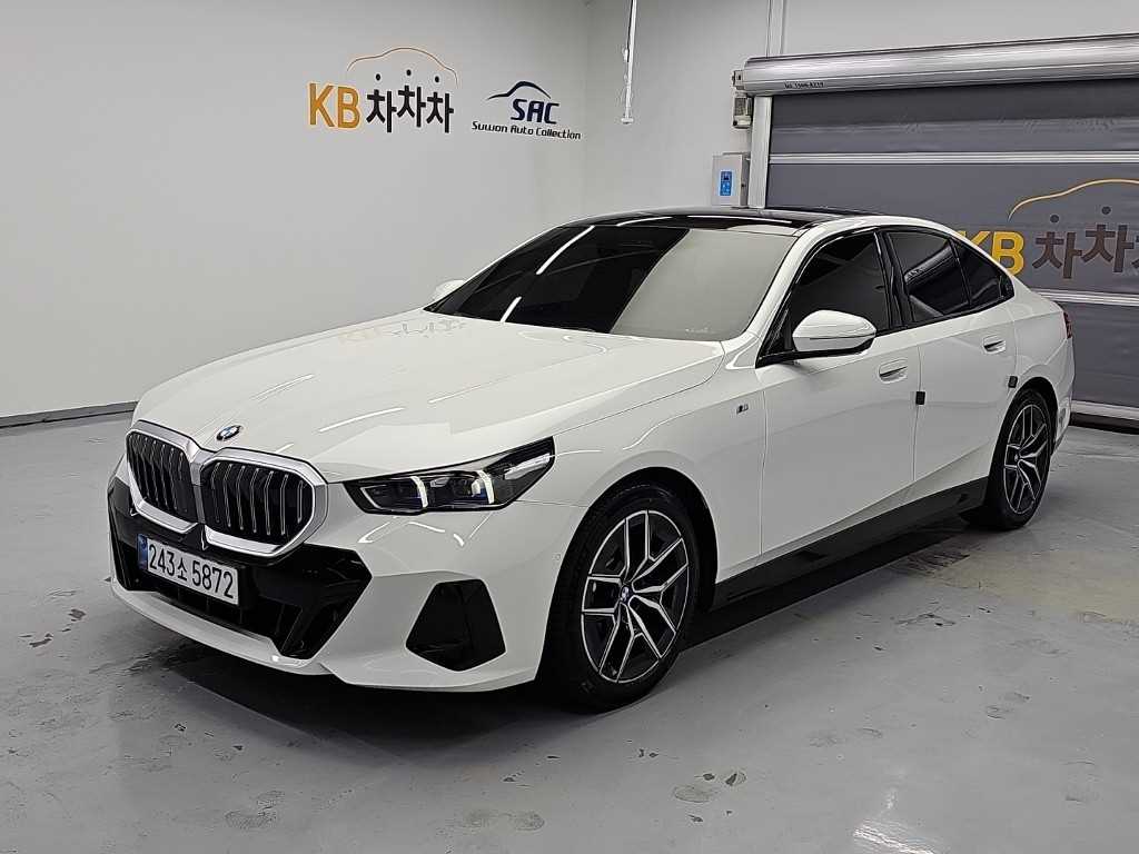 BMW 5시리즈 520i M 스포츠 사진
