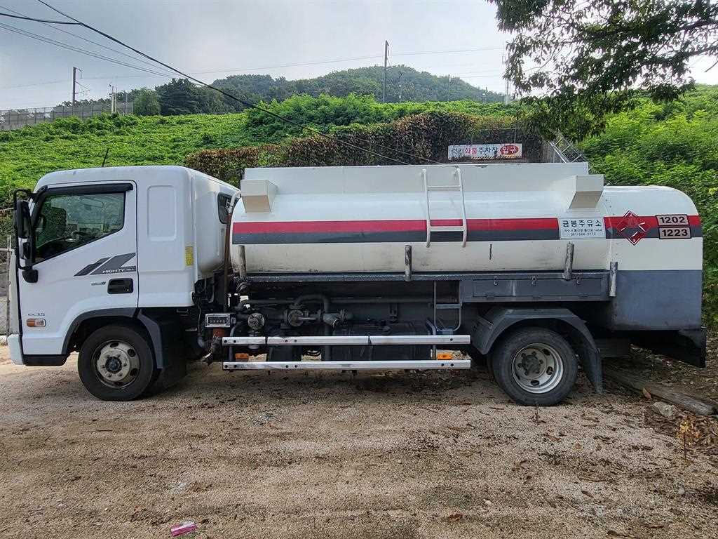 현대 홈로리 올뉴마이티 5,750L 다니엘주유기 - 중고 트럭 매물 이미지