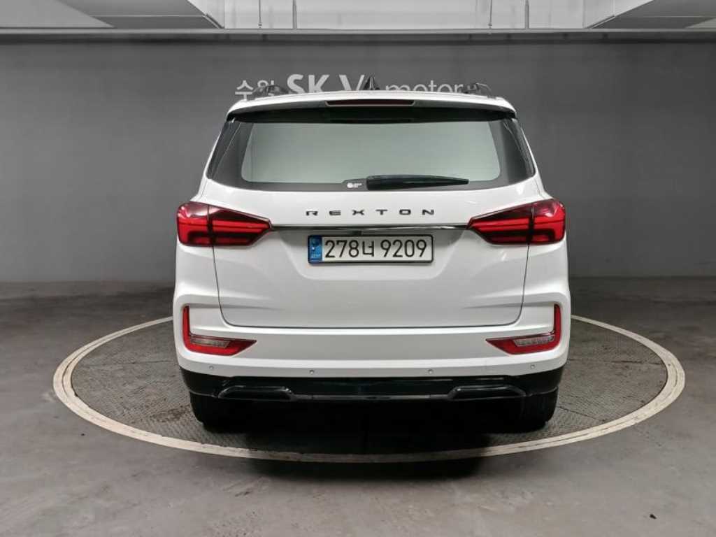 KGM 렉스턴 디젤 2.2 4WD 더 블랙 사진 2/20