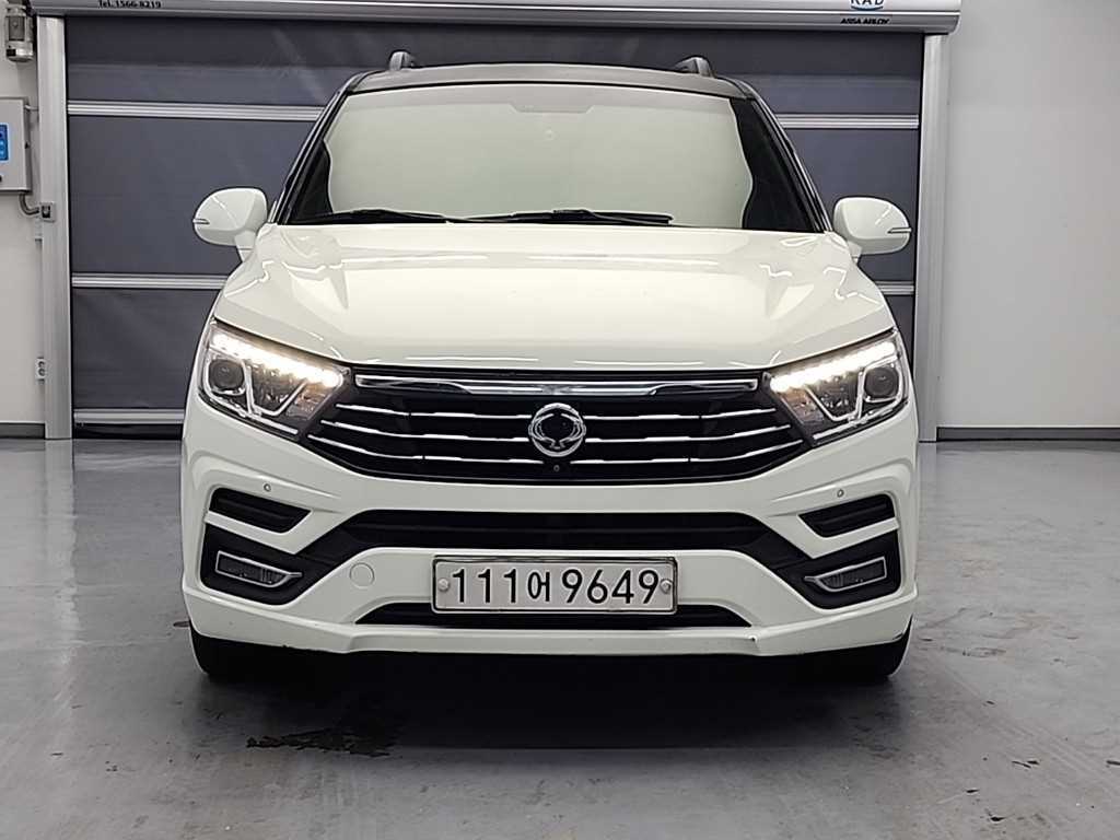 KGM 코란도 4WD RX 11인승 사진 2/20