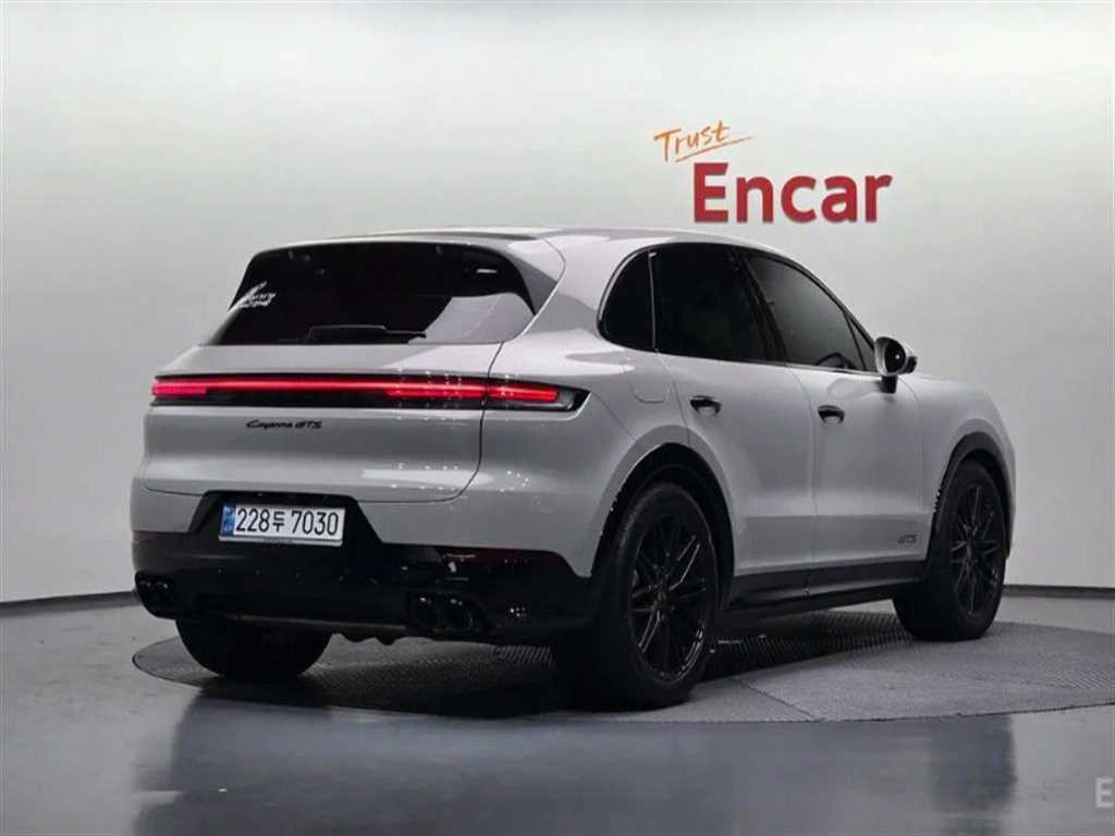 포르쉐 카이엔 4.0 GTS 사진 2/20