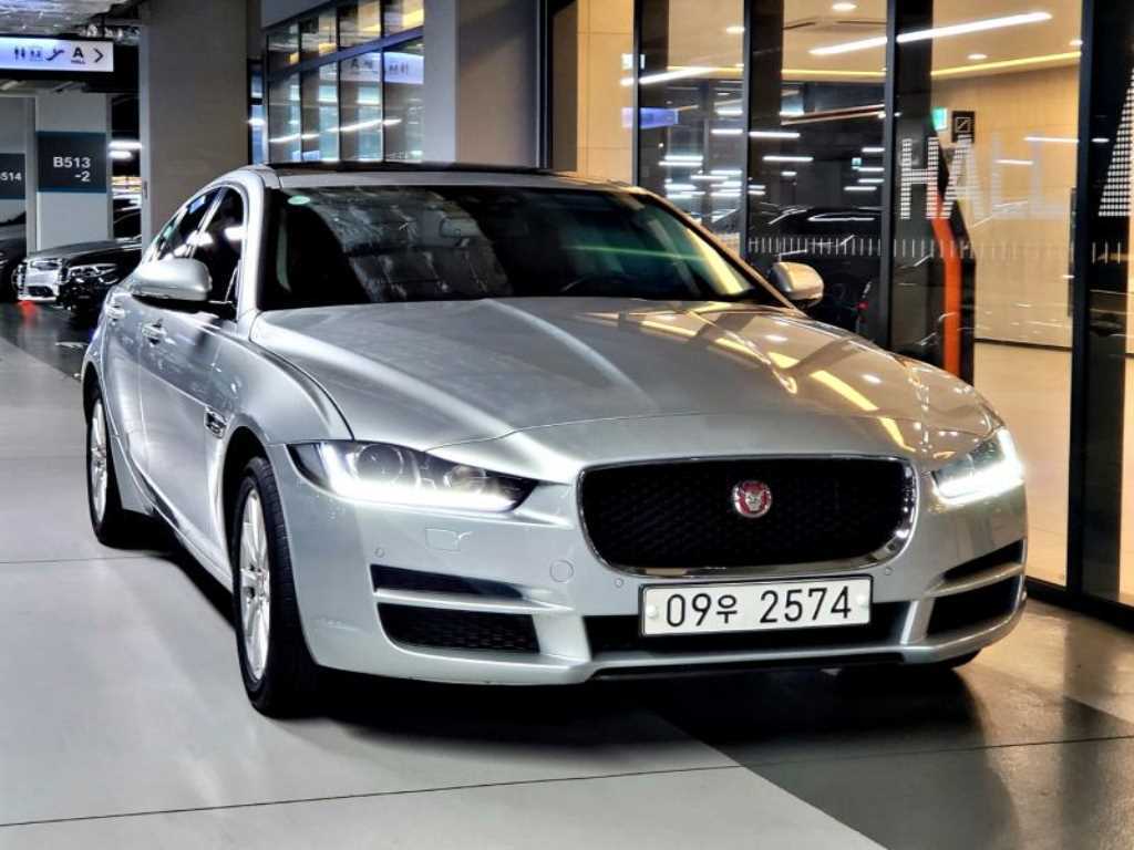 재규어 XE 2.0D 프레스티지 AWD 사진 2/20