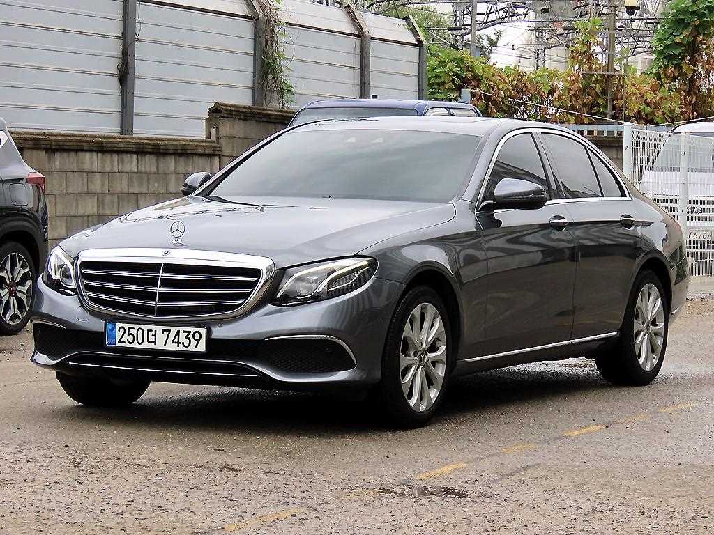 벤츠 E 클래스 E220d 익스클루시브 사진 2/20