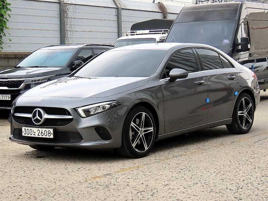 벤츠 A 클래스 A250 4MATIC 세단 사진 2/17