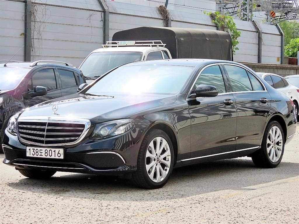 벤츠 E 클래스 E220d 익스클루시브 사진 2/20