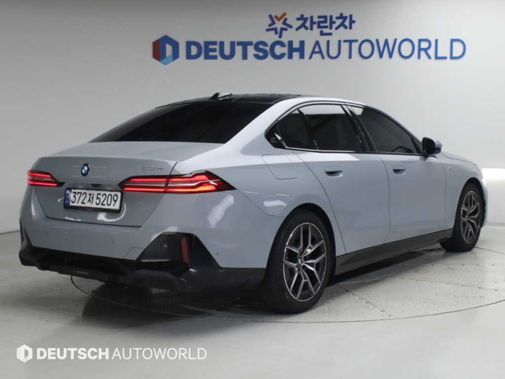 BMW 5시리즈 520i M 스포츠 사진 2/20