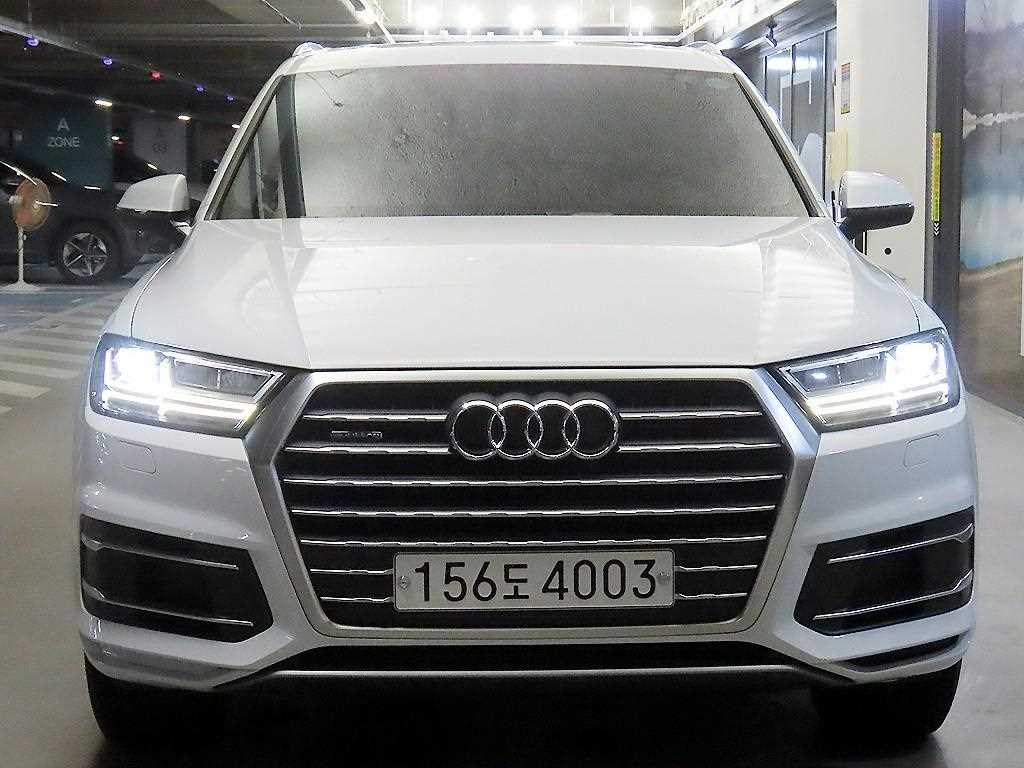 아우디 Q7 45 TFSI 콰트로 사진 2/20