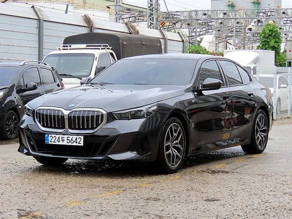 BMW 5시리즈 520i M 스포츠 사진 2/20