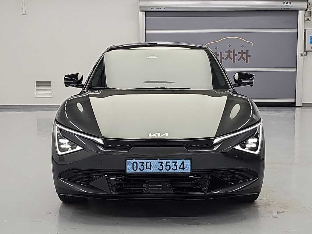 기아 EV6 롱레인지 4WD 어스 사진 2/20
