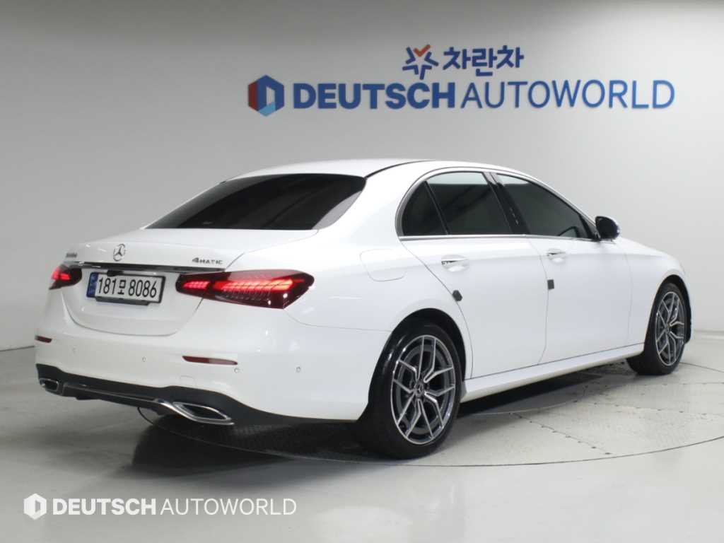 벤츠 E 클래스 E220d 4MATIC AMG라인 사진 2/20