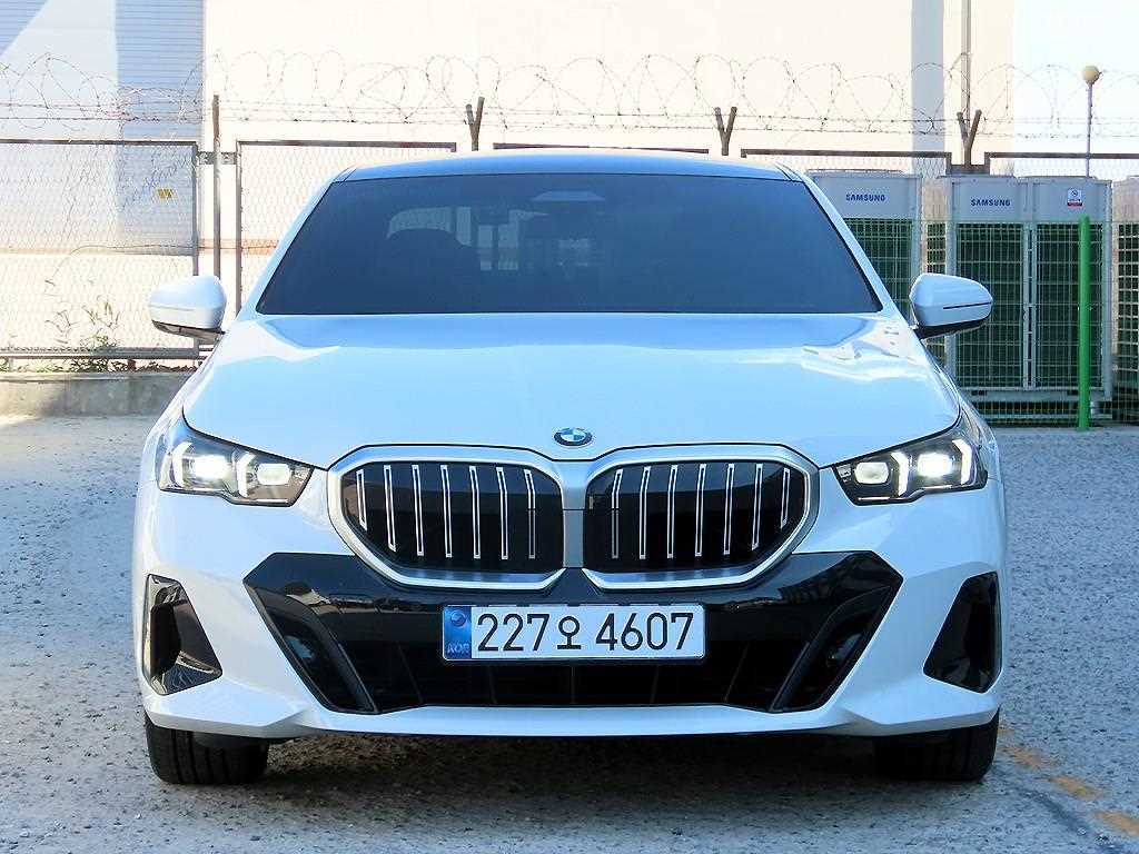 BMW 5시리즈 530i xDrive M 스포츠 사진