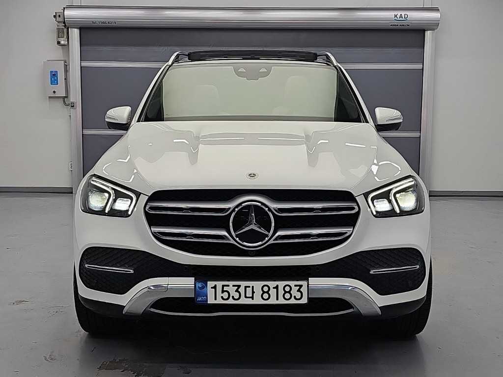 벤츠 GLE 클래스 GLE 300d 4MATIC 사진 2/18