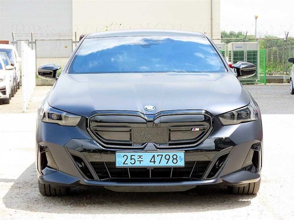 BMW i5 M60 xDrive 사진