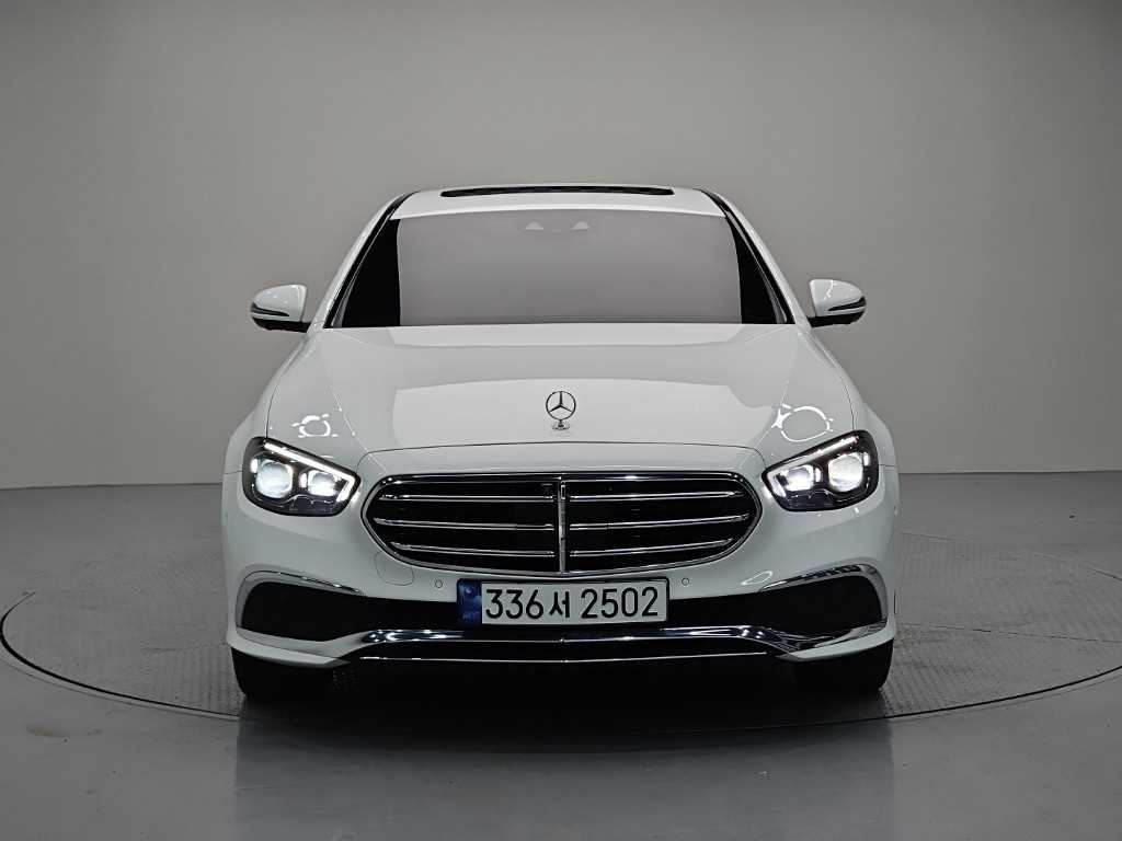 벤츠 E 클래스 E220d 익스클루시브 사진 2/18