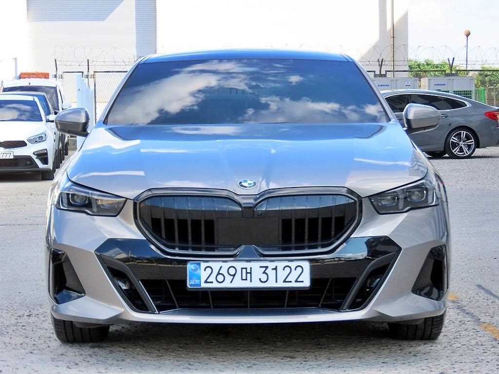 BMW 5시리즈 530i xDrive M 스포츠 사진