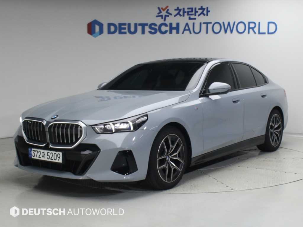 BMW 5시리즈 520i M 스포츠 사진