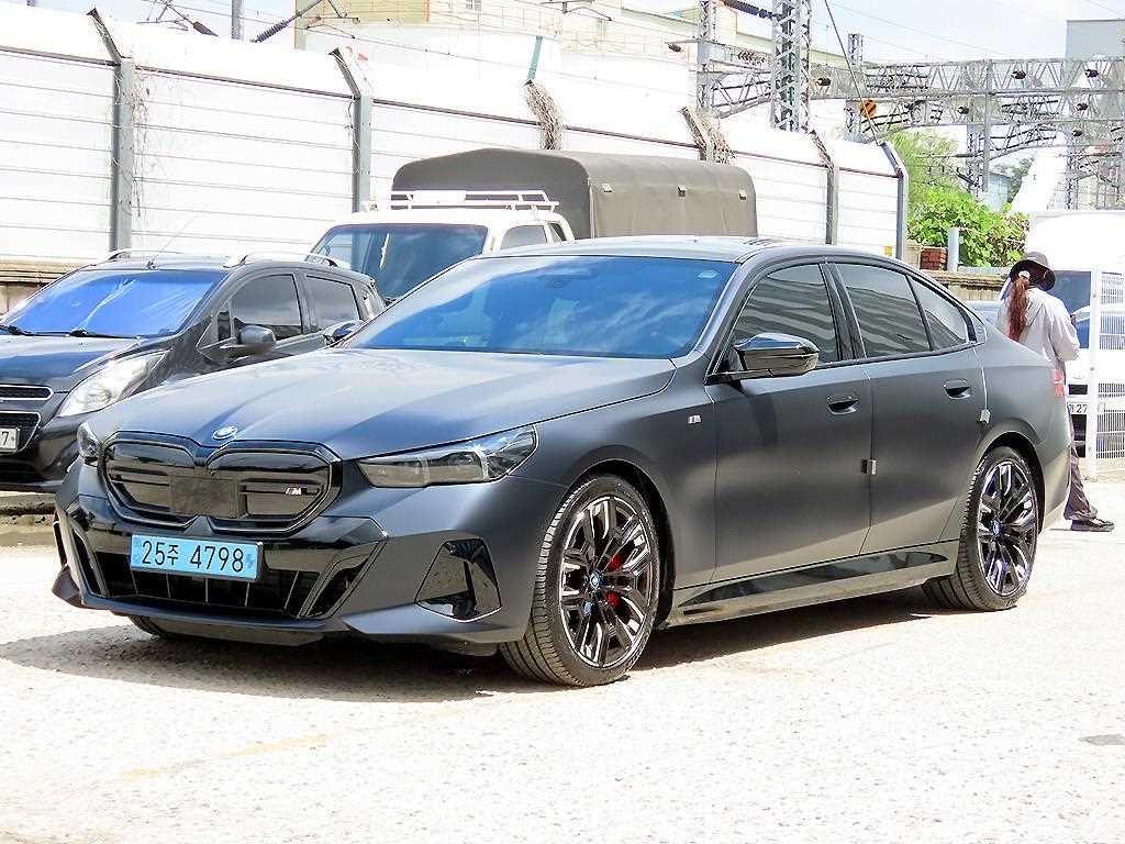 BMW i5 M60 xDrive 사진 2/20