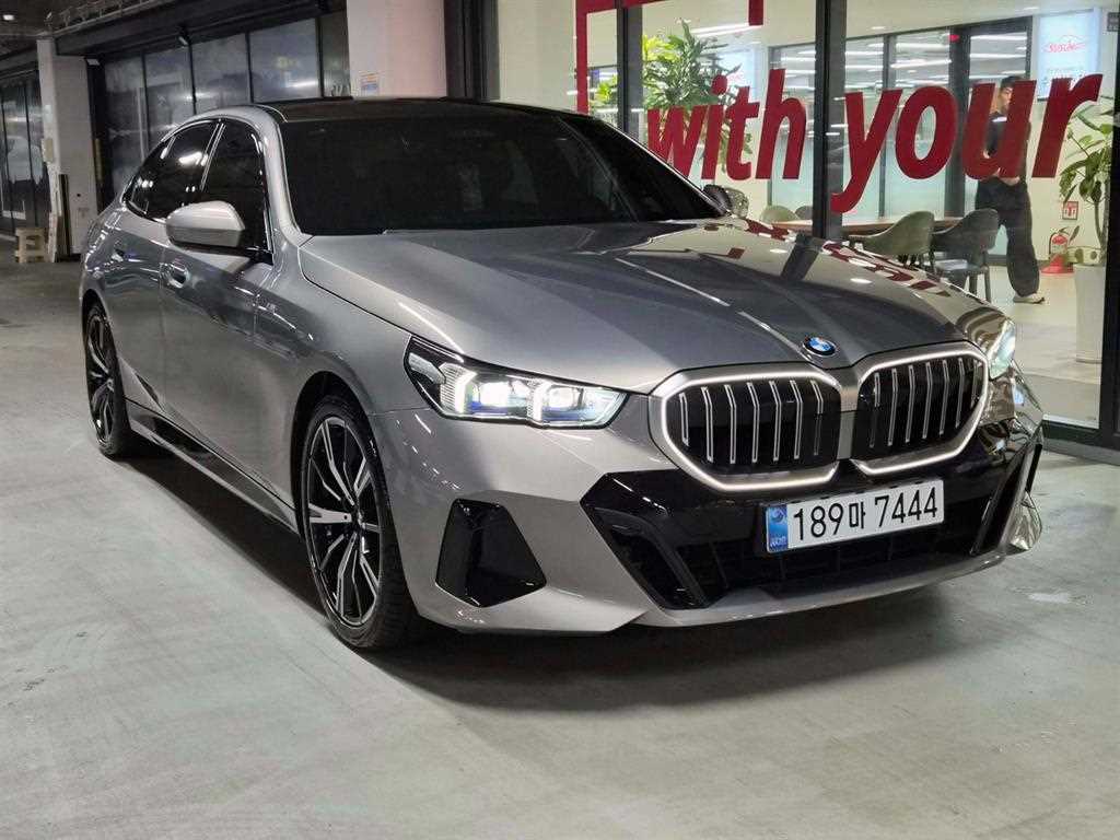 BMW 5시리즈 530i xDrive M 스포츠 사진 2/20