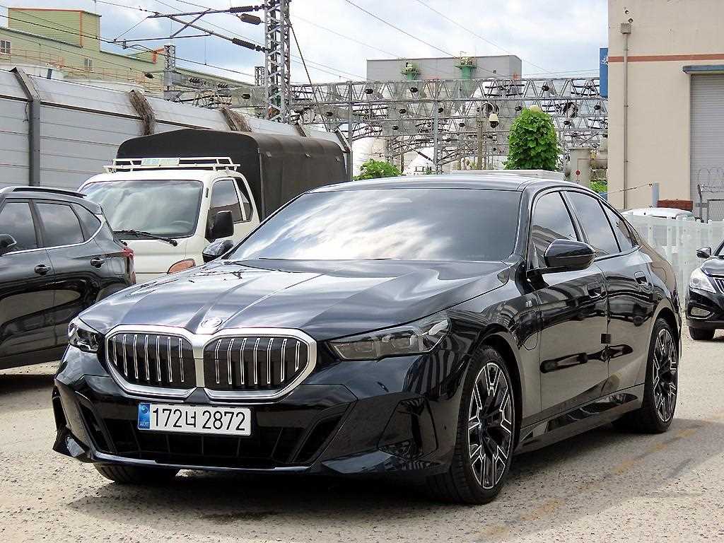 BMW 5시리즈 530e xDrive M 스포츠 프로 사진 2/20